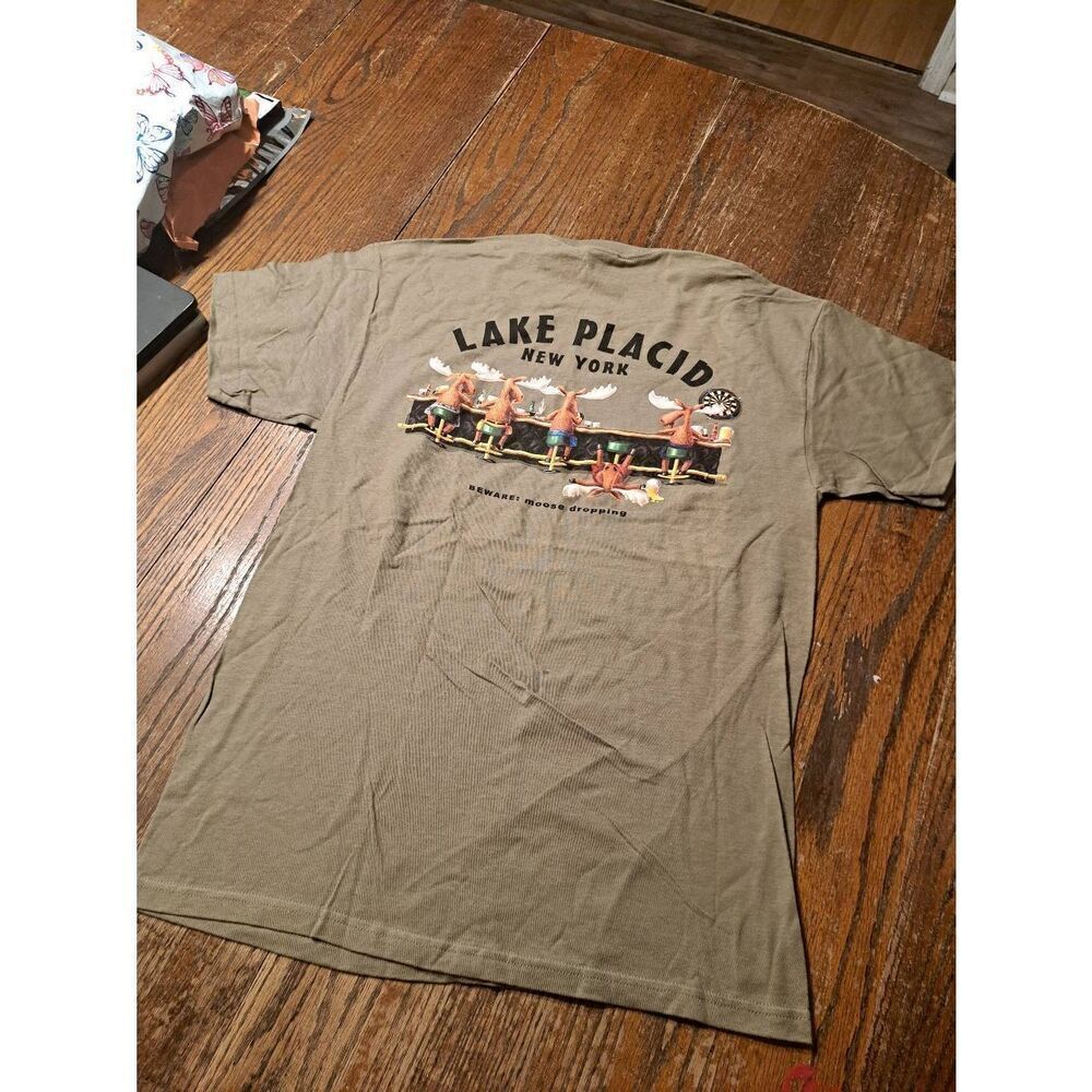 New DUCKCO Lake Placid Funny Moose T Shirt Sz Medium Brown Bar Humor Novelty Tee